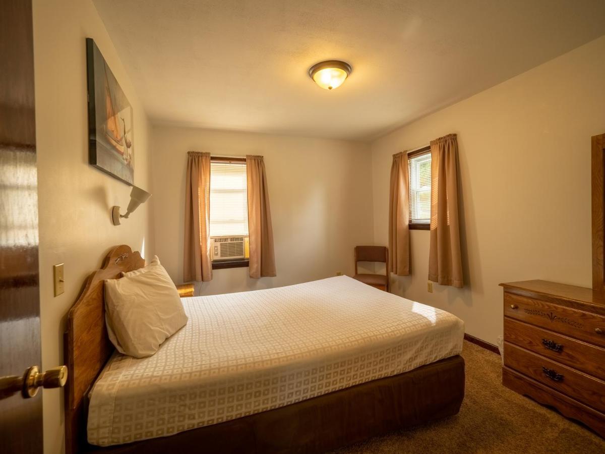 Lake 'N Pines Motel Купърстаун Екстериор снимка