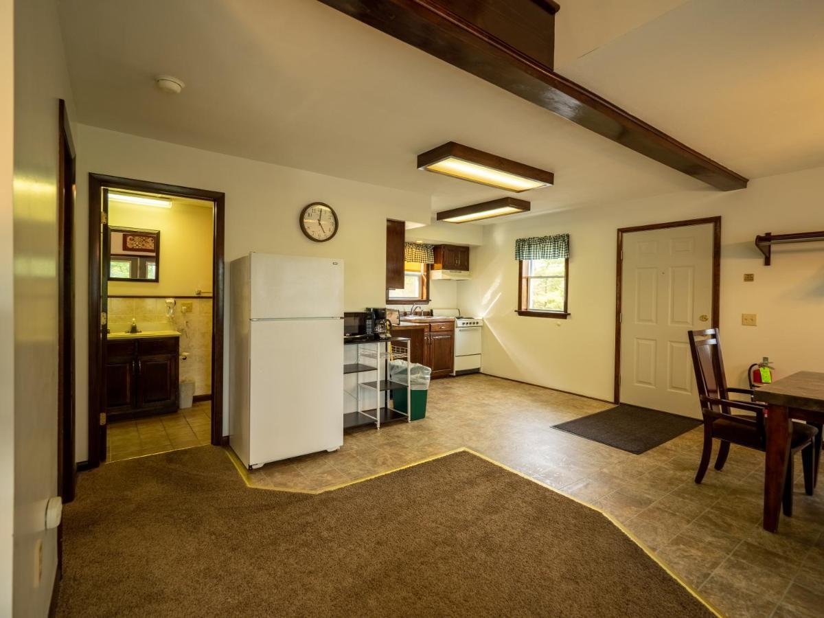 Lake 'N Pines Motel Купърстаун Екстериор снимка